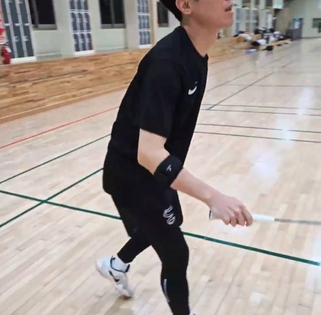 백핸드 — 외측상과 부담이 누적되는 스트로크